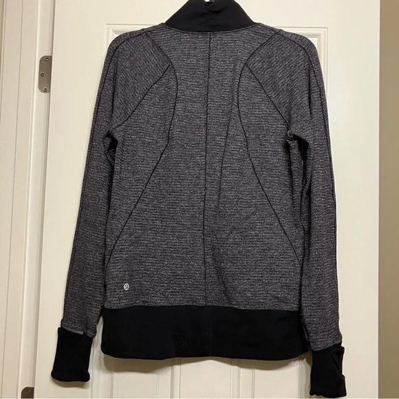 Lululemon Athletica Charcoal Gray/Black Quarter Zip Pullover Fold Over Hands 12 - Picture 8 of 12